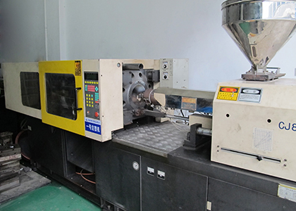 2、臥式注塑機.jpg